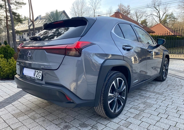 Lexus UX cena 123500 przebieg: 32000, rok produkcji 2021 z Szczekociny małe 781